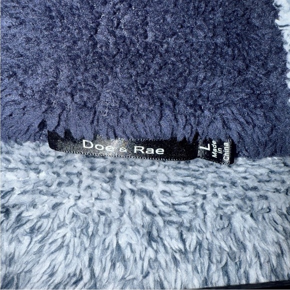 Doe & Rae Fuzzy Two-Tone Blue and Grey Sweater-Women’s size Large - Picture 4 of 5